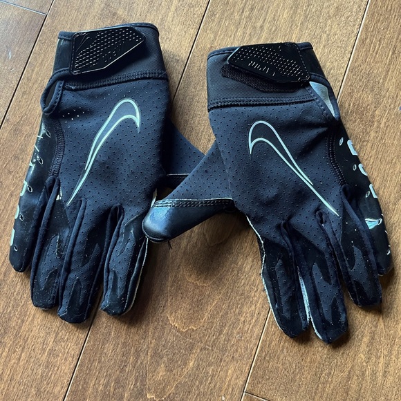 Nike football gloves - Picture 1 of 4